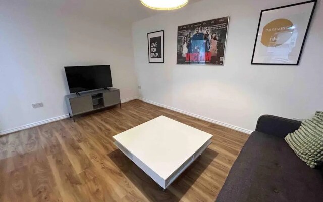 1-bed Apartment in Greater London Next to Station