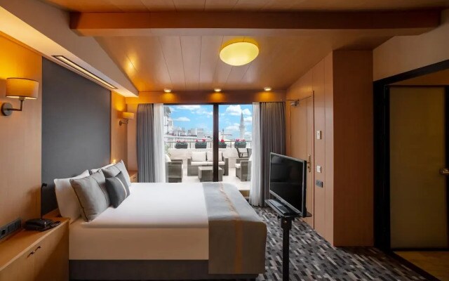 Tan Hotel