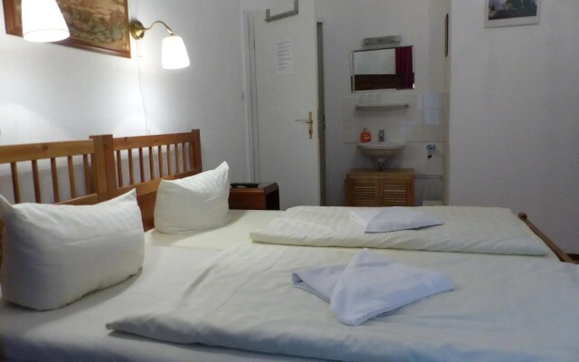 Hotel Pension Waizenegger am Kurfürstendamm