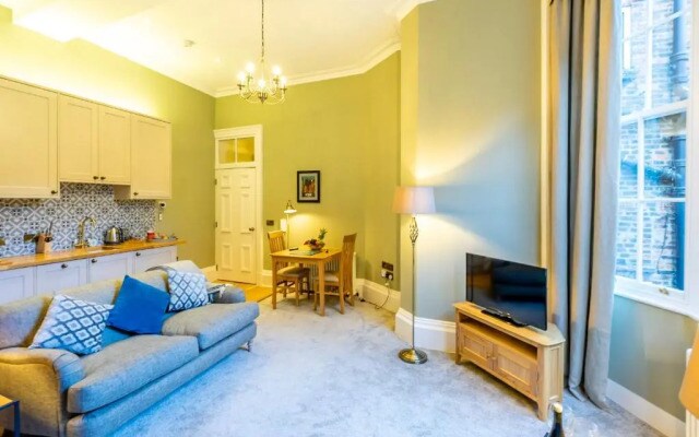 2 Rowntree House