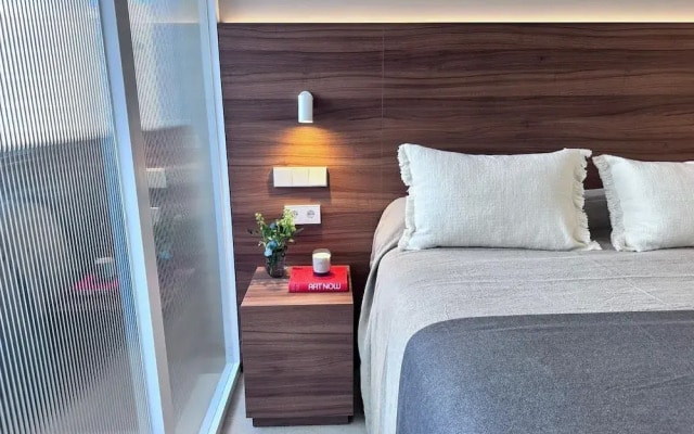 Edmond Vibes Almagro Suites