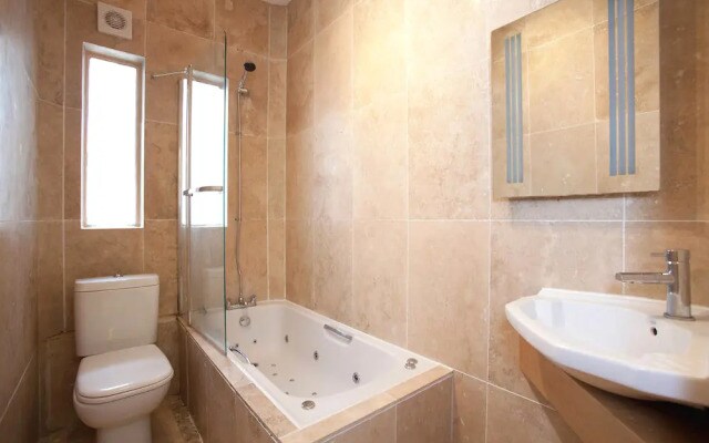 Trafalgar Square Apartments
