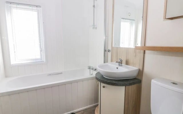 Superb detached lodge located on Skipsea Sands