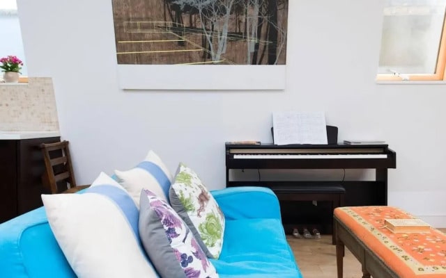 Lovely, Spacious 1BR Central Flat