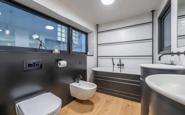 The Insta Playhouse - Covent Garden - by Frankie Says