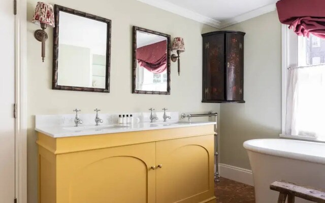 Vernon Street by Onefinestay