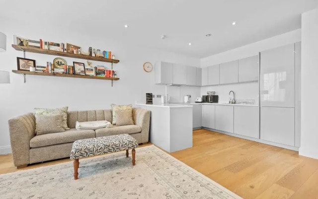 London Road Apartment in Isleworth