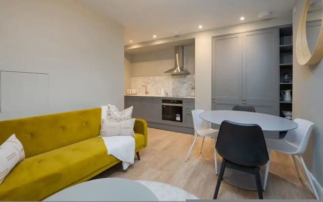 Trendy Flat by Hyde Park PS1