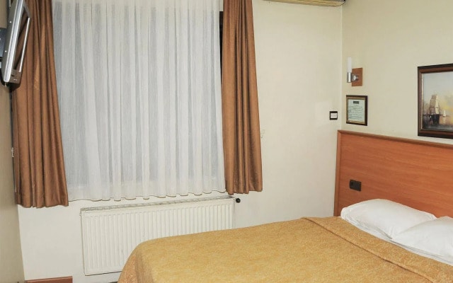 Ronax Hotel