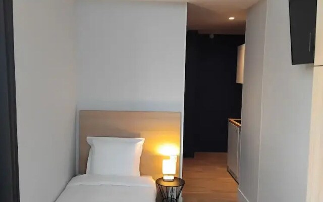 Orly Residis Le Hall