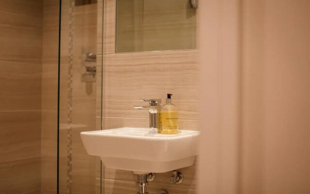 Riverside Studio Apartments Close To City Centre