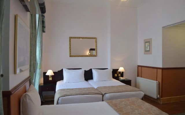 Holiday Villa Hotel