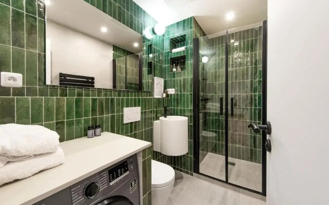 Central And Renovated Parisian Apartment, 6-7 Guests