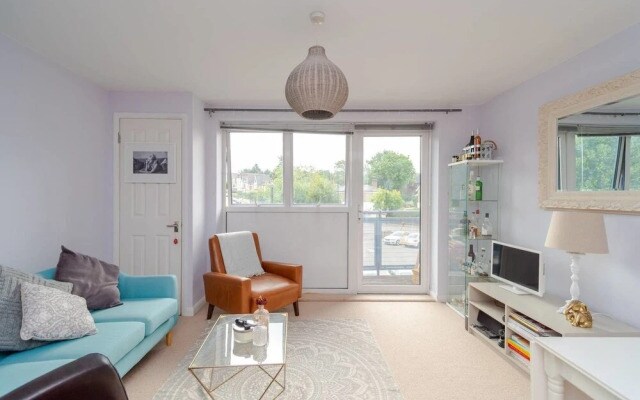 Beautifully Designed 1 Bedroom Apartment