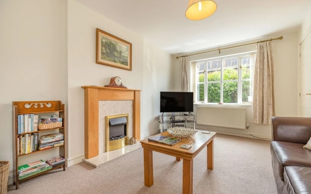 4 Aldelyme Court