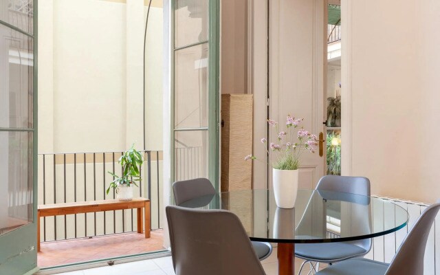 GAUDIR 6 · Soft and bright apartment w/terrace in Eixample