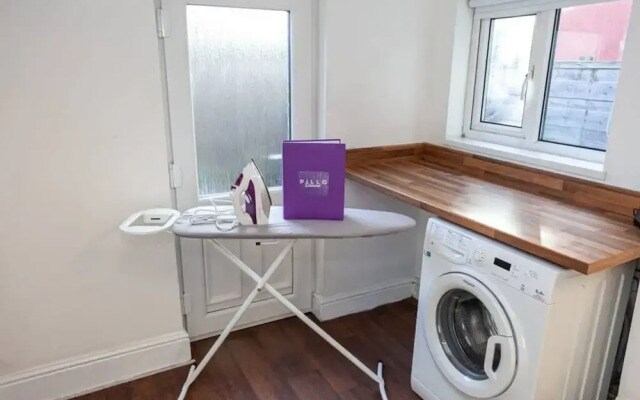 Spacious Cosy 2 Bedroom House by Bridgewater Canal