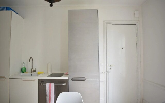 2 Bedroom Flat on Quai de Valmy