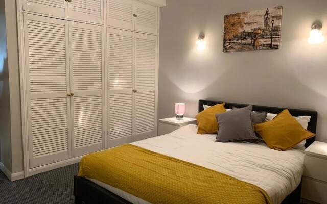 Luks Apartments