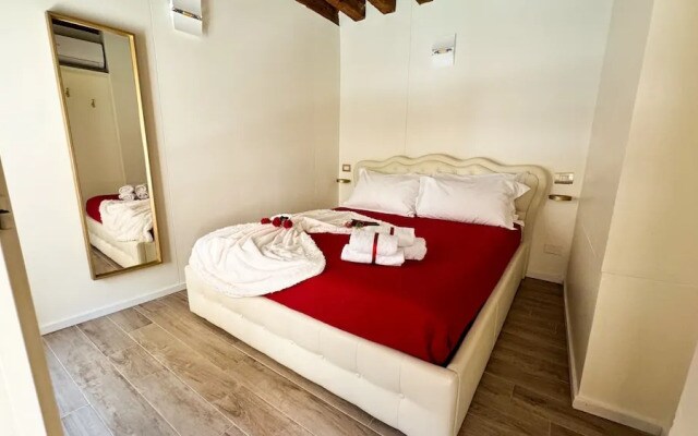 Graceful Venice Barnaba Suite by Ca-sa Check