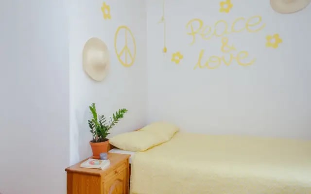 Lucka Rooms - Yellow Submarine B24.1