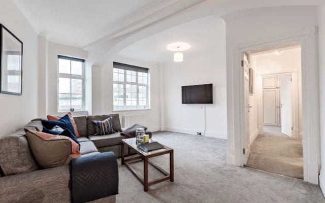Spacious 5 Bed  Next to Regents Park Flat 11