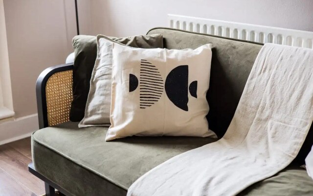 The Stephens Terrace Escape - Lovely 1BDR Apartment with Balcony