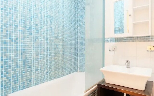 Bright and Spacious Flat in London - Sleeps 4