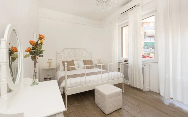 Shabby Chic Flat Monte Mario