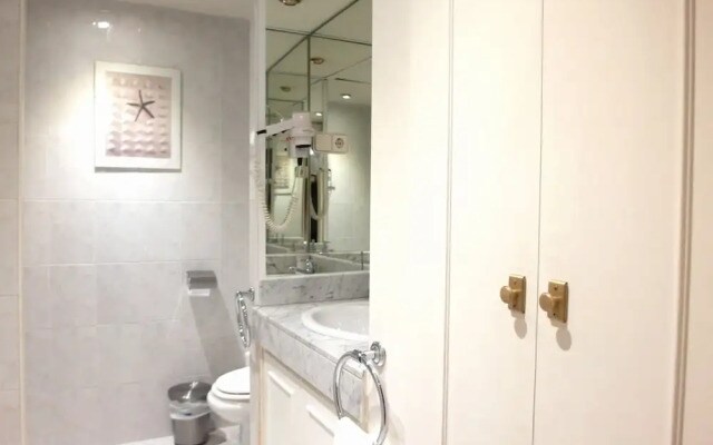 DFlat Escultor Madrid 106 Apartments