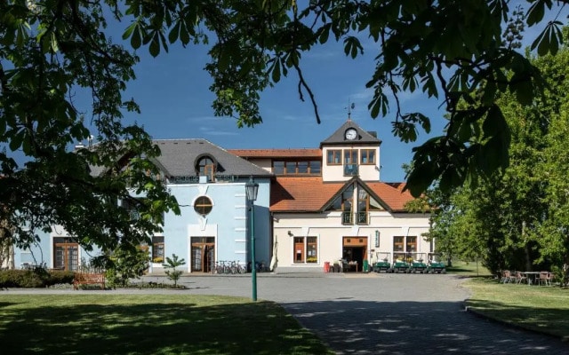 Darovanský Dvůr - Wellness & Golf Hotel
