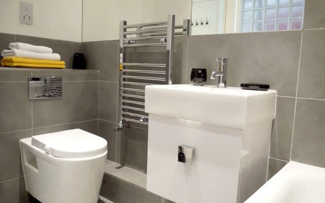 Farringdon Superior Apartments