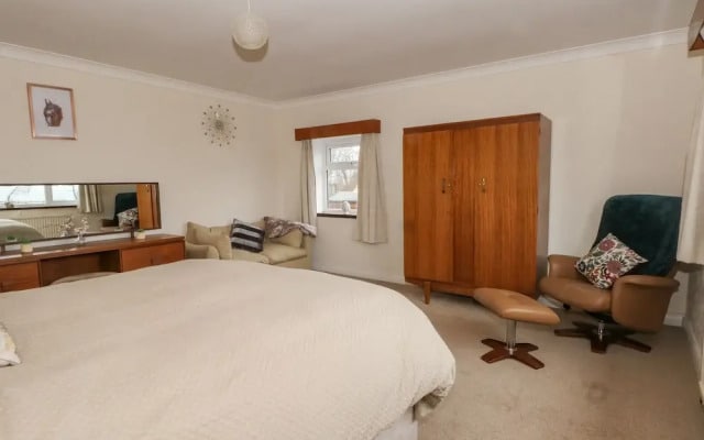 Hawksbridge Bungalow