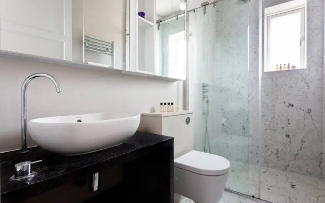 Cresswell Gardens IV by Onefinestay
