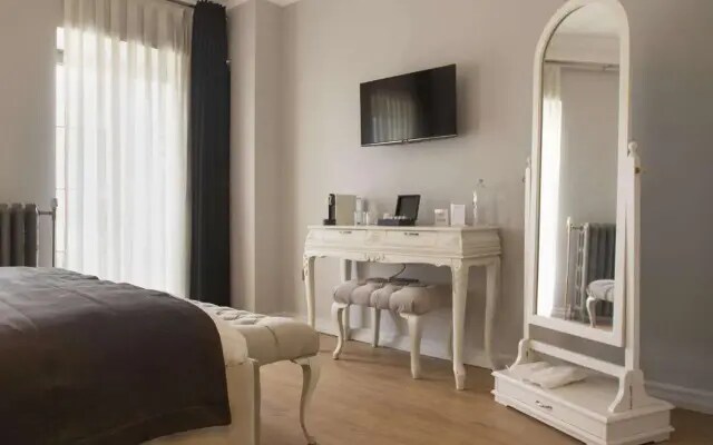 Louis Rooms