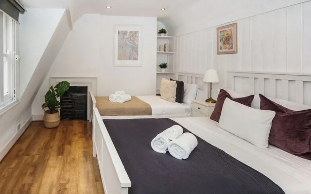 Spacious 3BR 2BA Flat in Central Soho