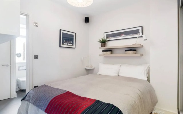 Large Luxury Studio in Heart of Richmond