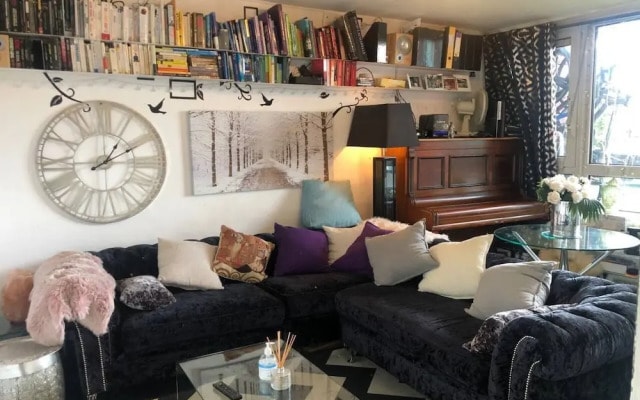 Impeccable 2-bed Apartment 10 Into Central London