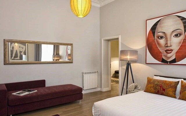 Отель The Independent Suites