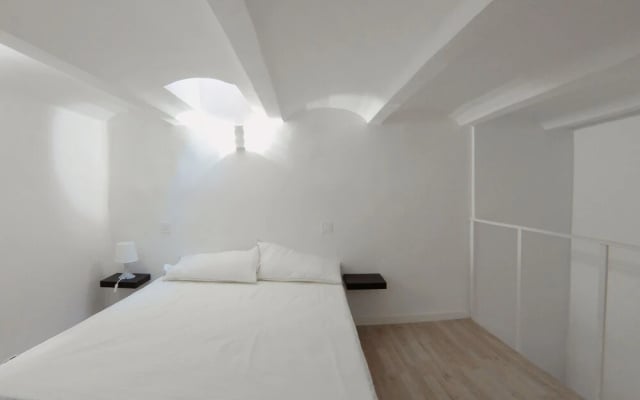 Duplex con cama de 135cm, A/C. WiFi metro Plaza Eiptica
