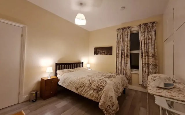 House-sleeps4-parking-garden