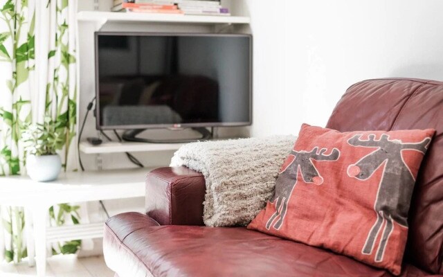 Lovely 2 Bedroom House With Garden