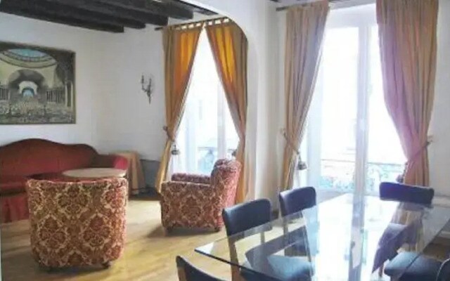 One-Bedroom Apartment Downtown