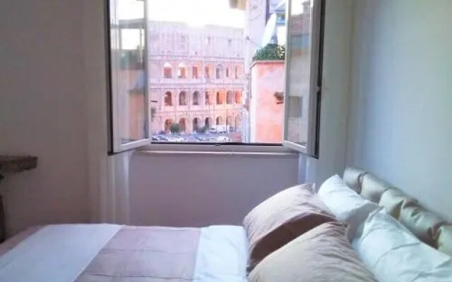 Rental in Rome Colosseo View Luxury