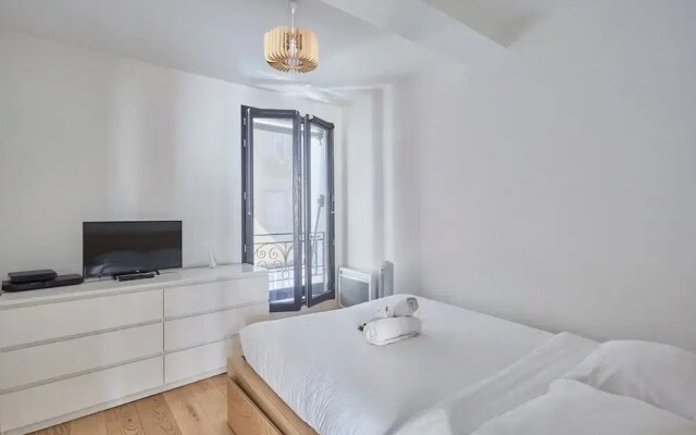 Modern Apartment Boulogne Facing "les Passages"