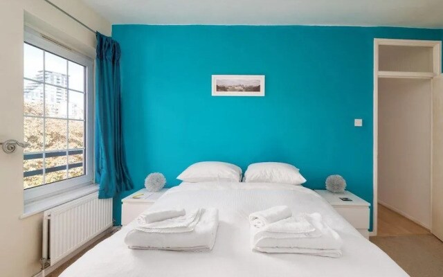 Cute 2BR Home Near Tower Bridge, 4 Guests