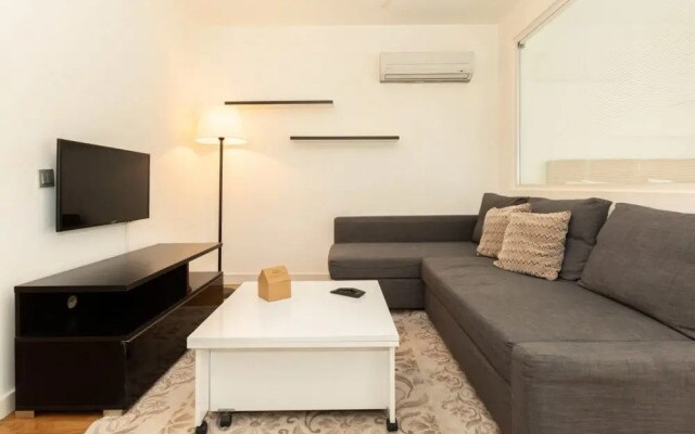 Central Studio Flat with Shared Pool in Sisli