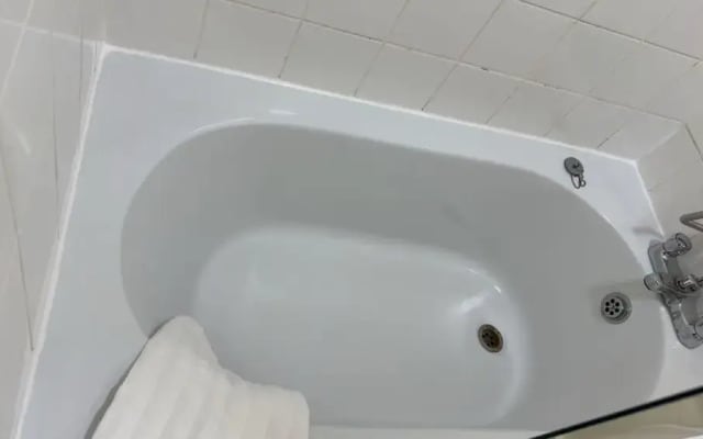 Modern Apt - City Views - Parking - Sleeps 3