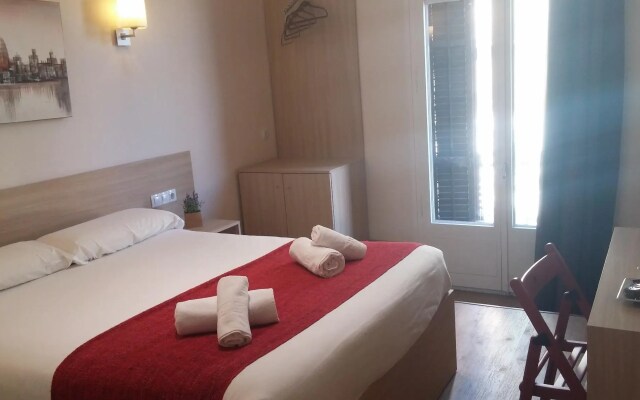 Hostal Barcelona Travel