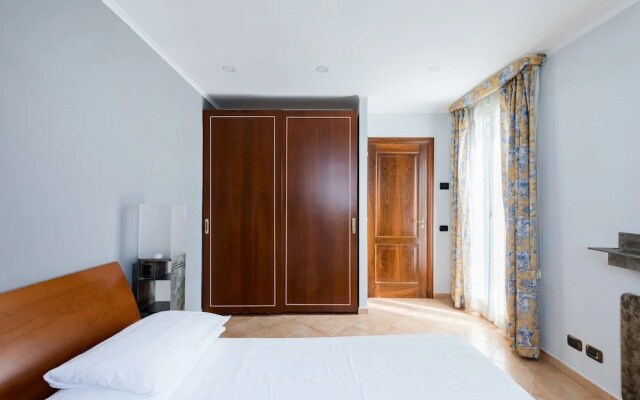 Crosti Hotel & Residence